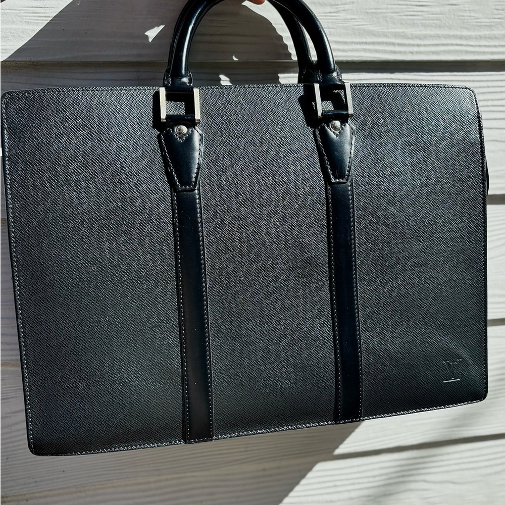 Louis Vuitton Taiga Leather Briefcase – Porte-Documents Jour, Black